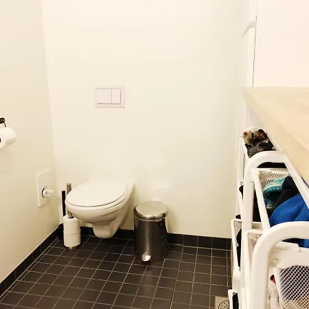 Townhouse In Quiet And Area With Free Parking *