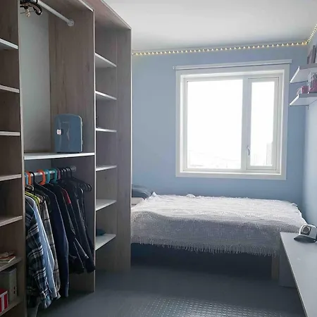 Townhouse In Quiet And Area With Free Parking *