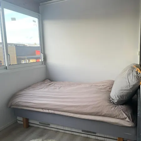 Townhouse In Quiet And Area With Free Parking