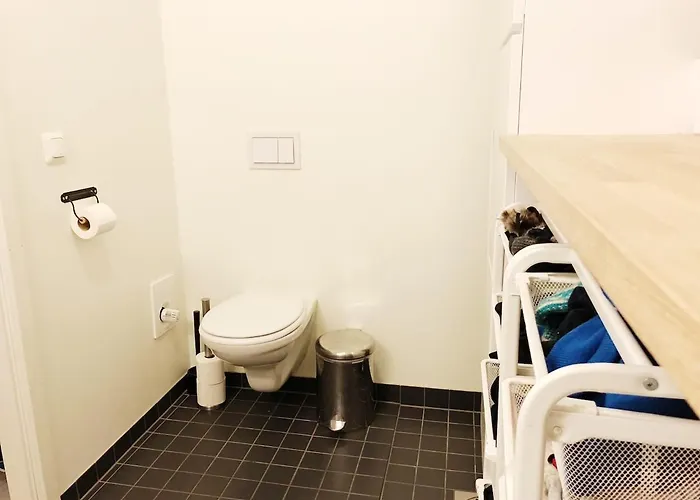 Townhouse In Quiet And Area With Free Parking *