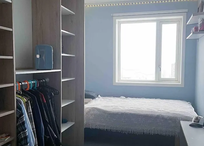 Townhouse In Quiet And Area With Free Parking *
