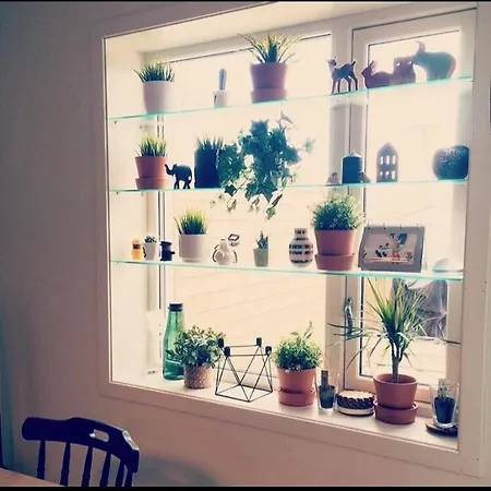 Apartment Townhouse In Quiet And Area With Free Parking *